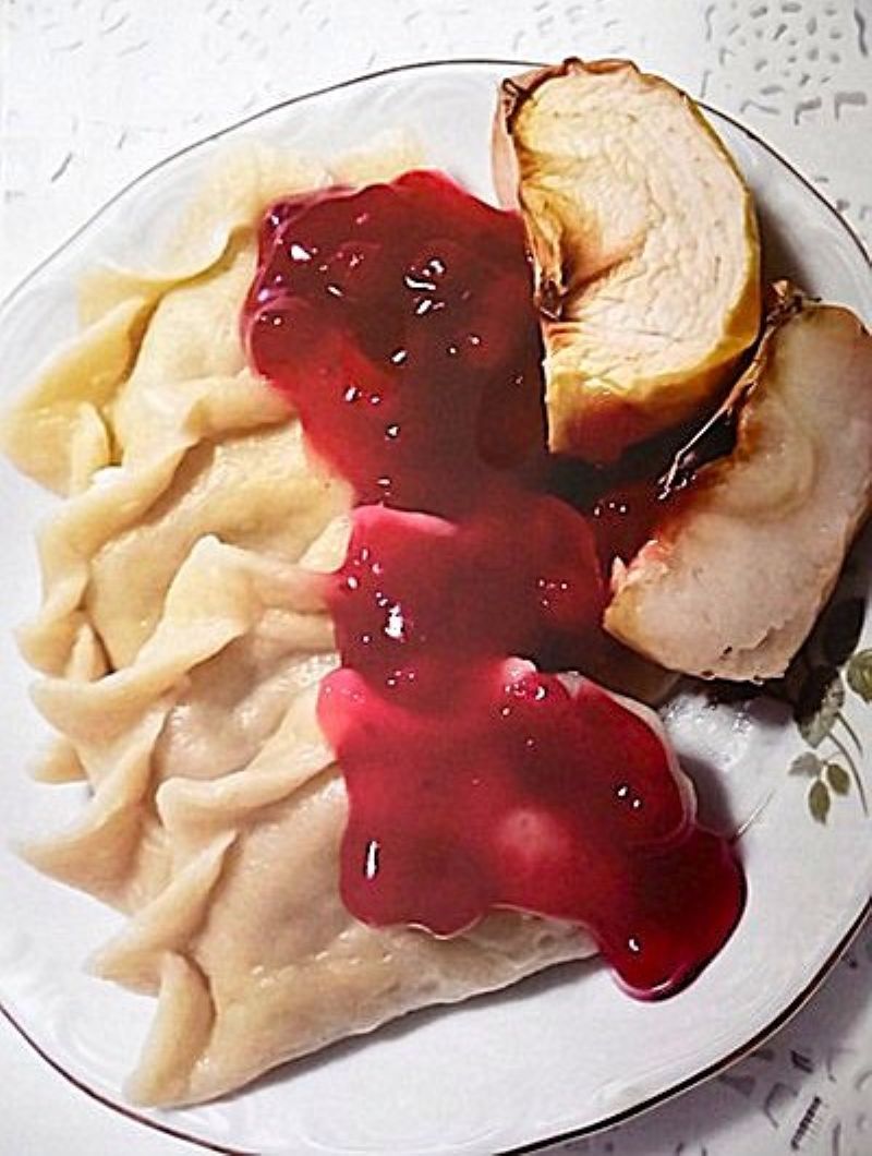 Smaki Mazowsza. Pierogi z farszem z kaczki, z dodatkiem żurawiny i pieczonych jabłek od Sarbiewianek